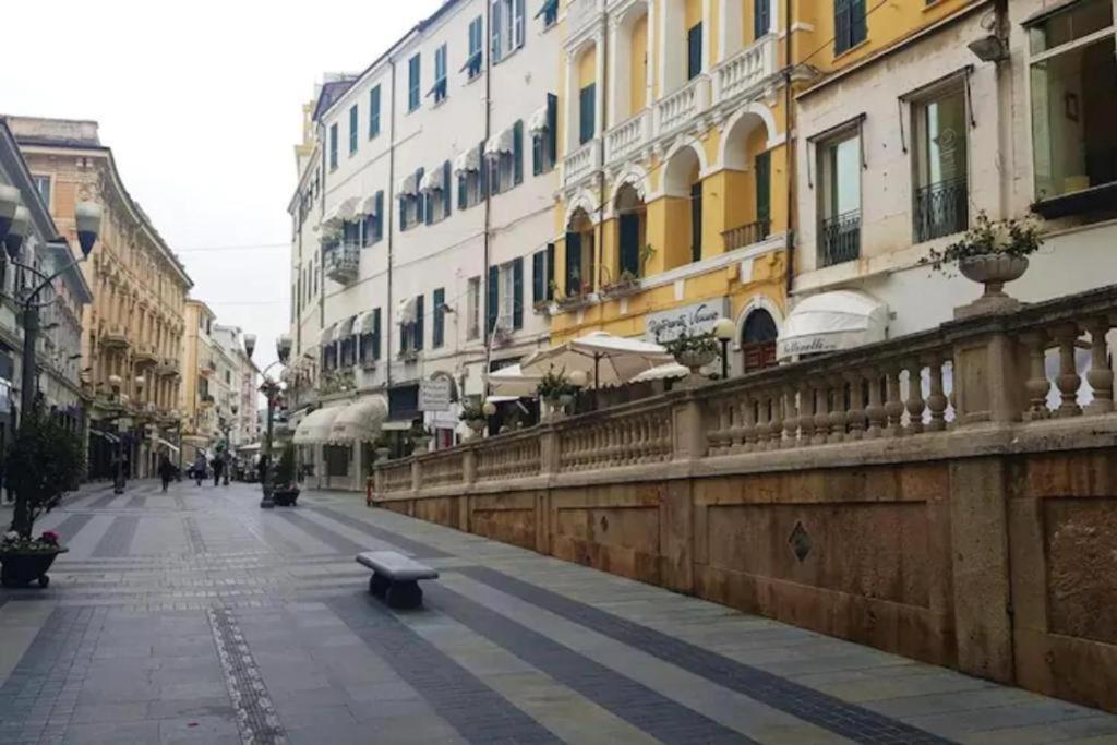 Casa Rosa Lucia Centrale Con Parcheggio Sanremo Bagian luar foto