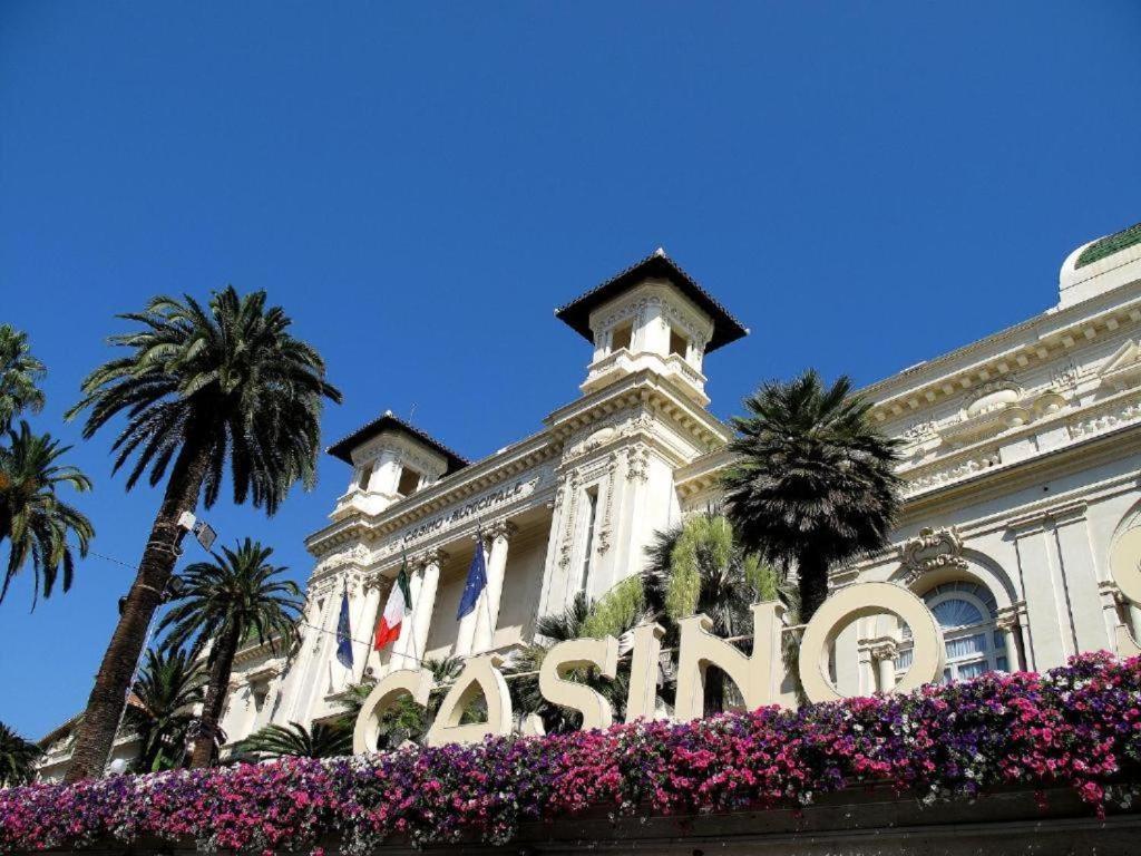 Casa Rosa Lucia Centrale Con Parcheggio Sanremo Bagian luar foto