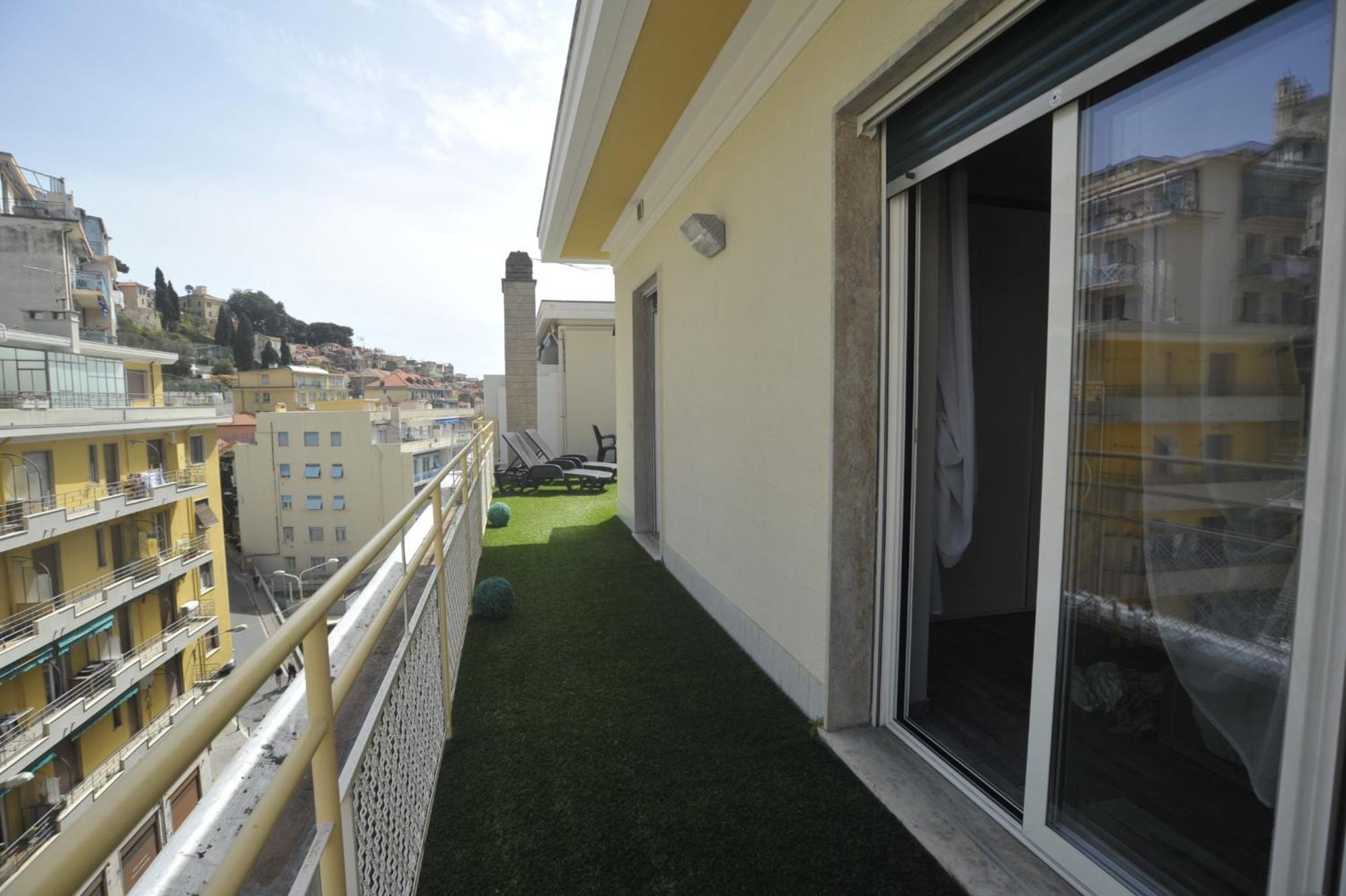 Casa Rosa Lucia Centrale Con Parcheggio Sanremo Bagian luar foto