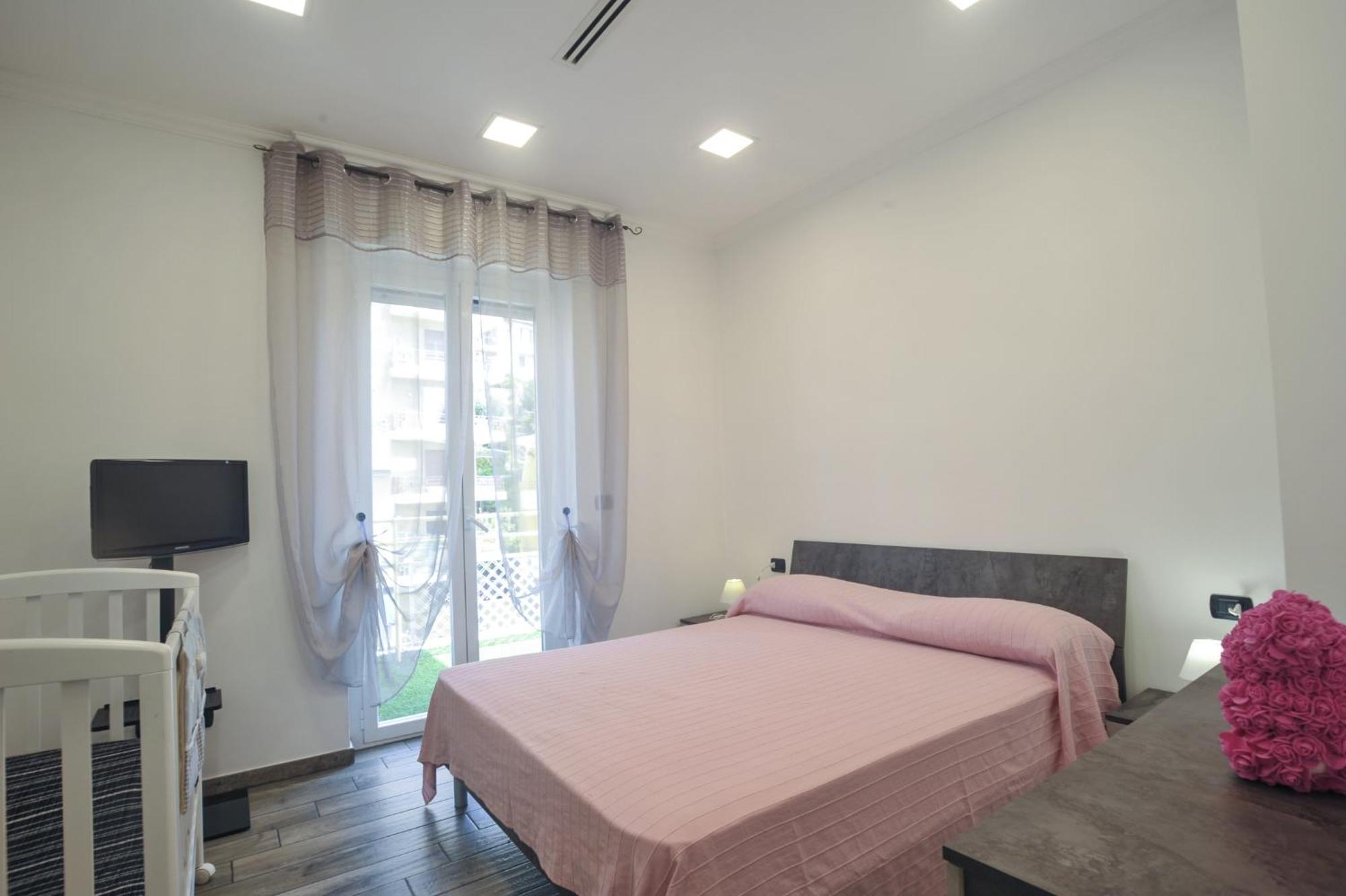 Casa Rosa Lucia Centrale Con Parcheggio Sanremo Bagian luar foto