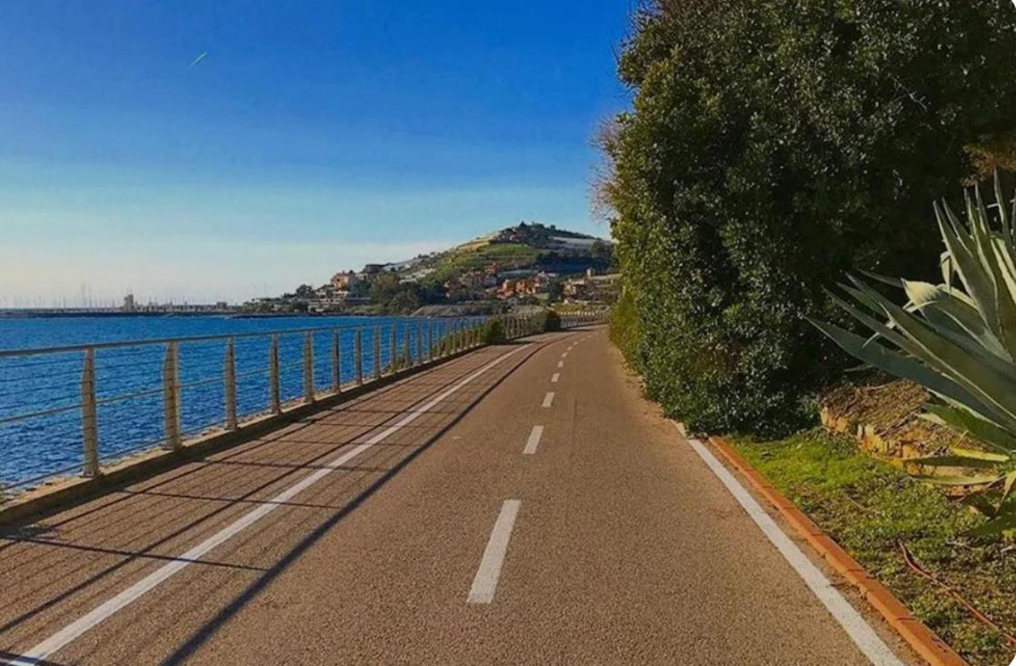Casa Rosa Lucia Centrale Con Parcheggio Sanremo Bagian luar foto