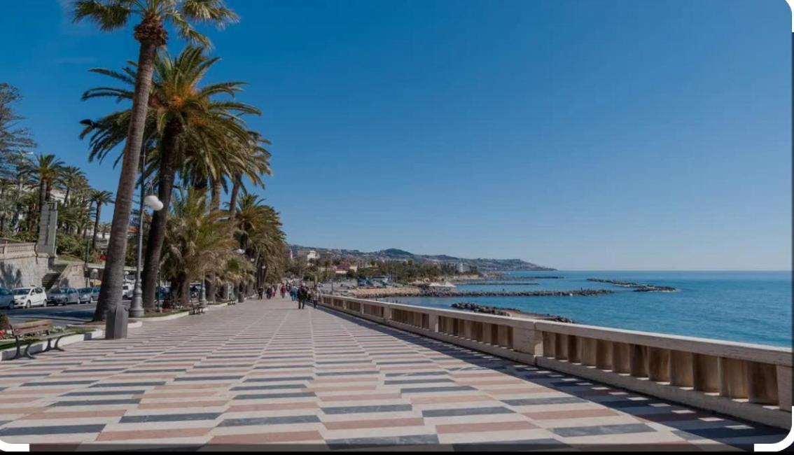 Casa Rosa Lucia Centrale Con Parcheggio Sanremo Bagian luar foto